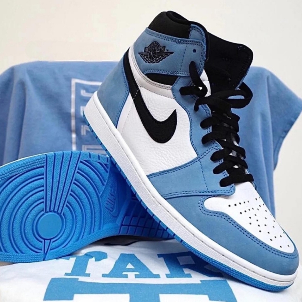 Air Jordan 1 Retro High OG University blue